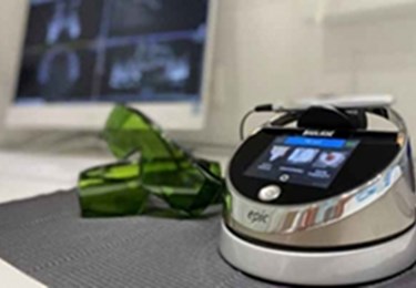 انواع لیزرهای دندانپزشکی و نقش آن‌ها در درمان پری‌ایمپلنتیتیس